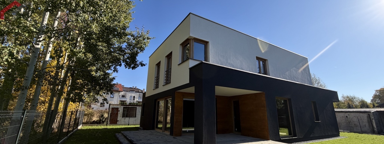 Katowice, śląskie, 5 Bedrooms Bedrooms, 5 Rooms Rooms,3 BathroomsBathrooms,Dom,Sprzedaż,2688