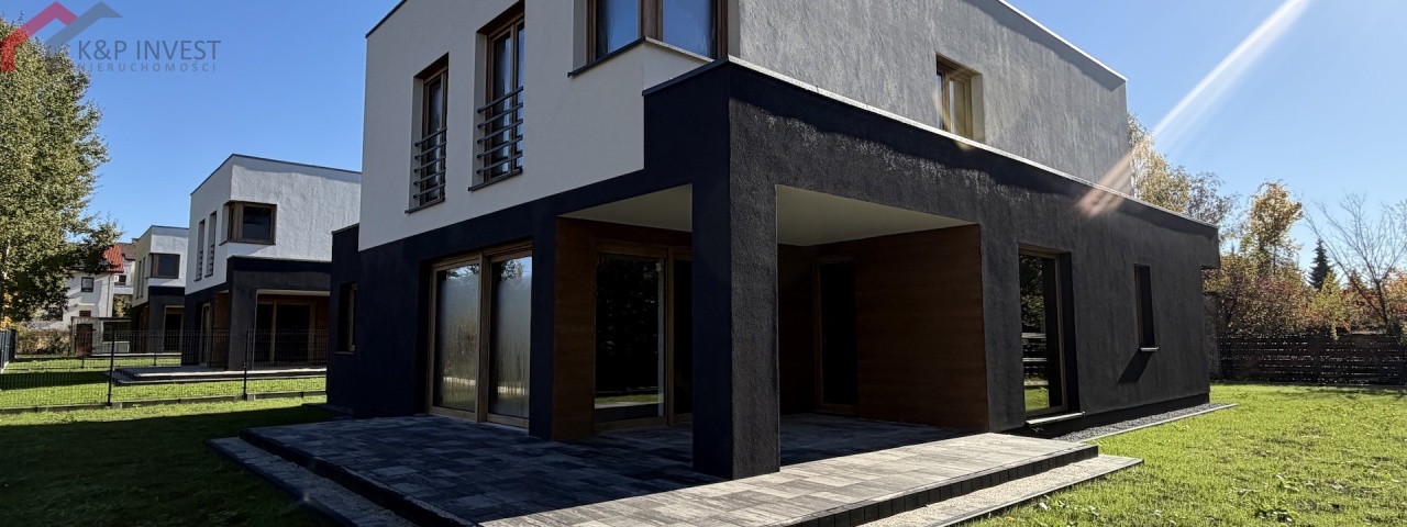 Katowice, śląskie, 5 Bedrooms Bedrooms, 5 Rooms Rooms,3 BathroomsBathrooms,Dom,Sprzedaż,2688