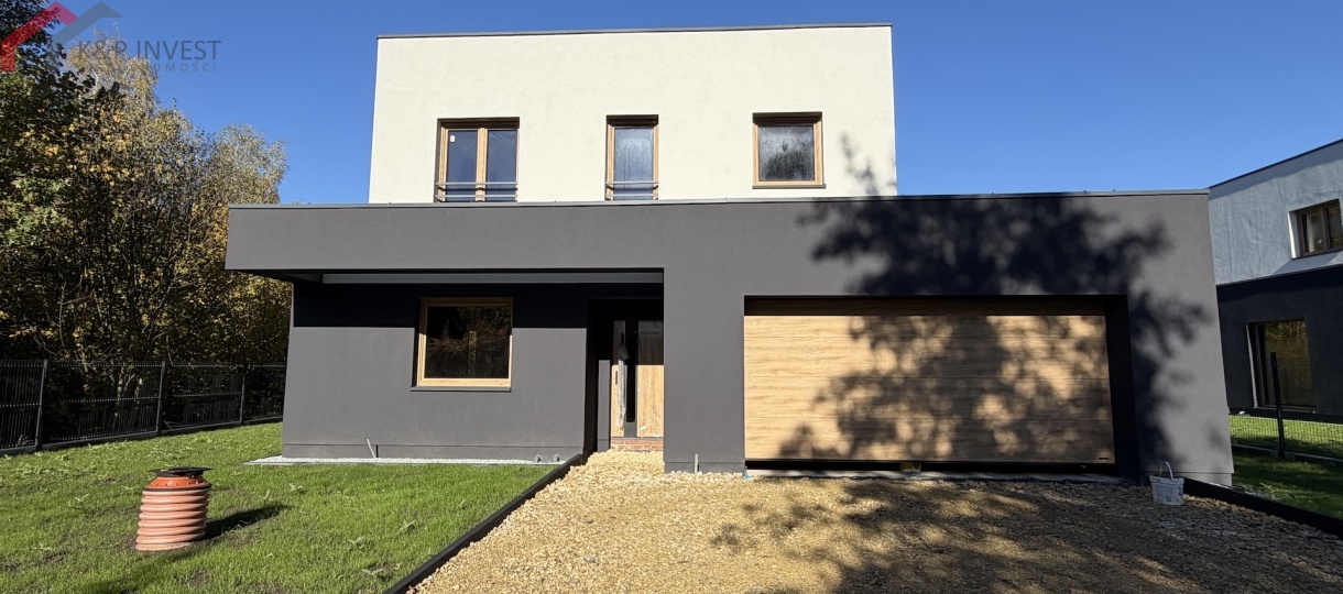 Katowice, śląskie, 5 Bedrooms Bedrooms, 5 Rooms Rooms,3 BathroomsBathrooms,Dom,Sprzedaż,2689